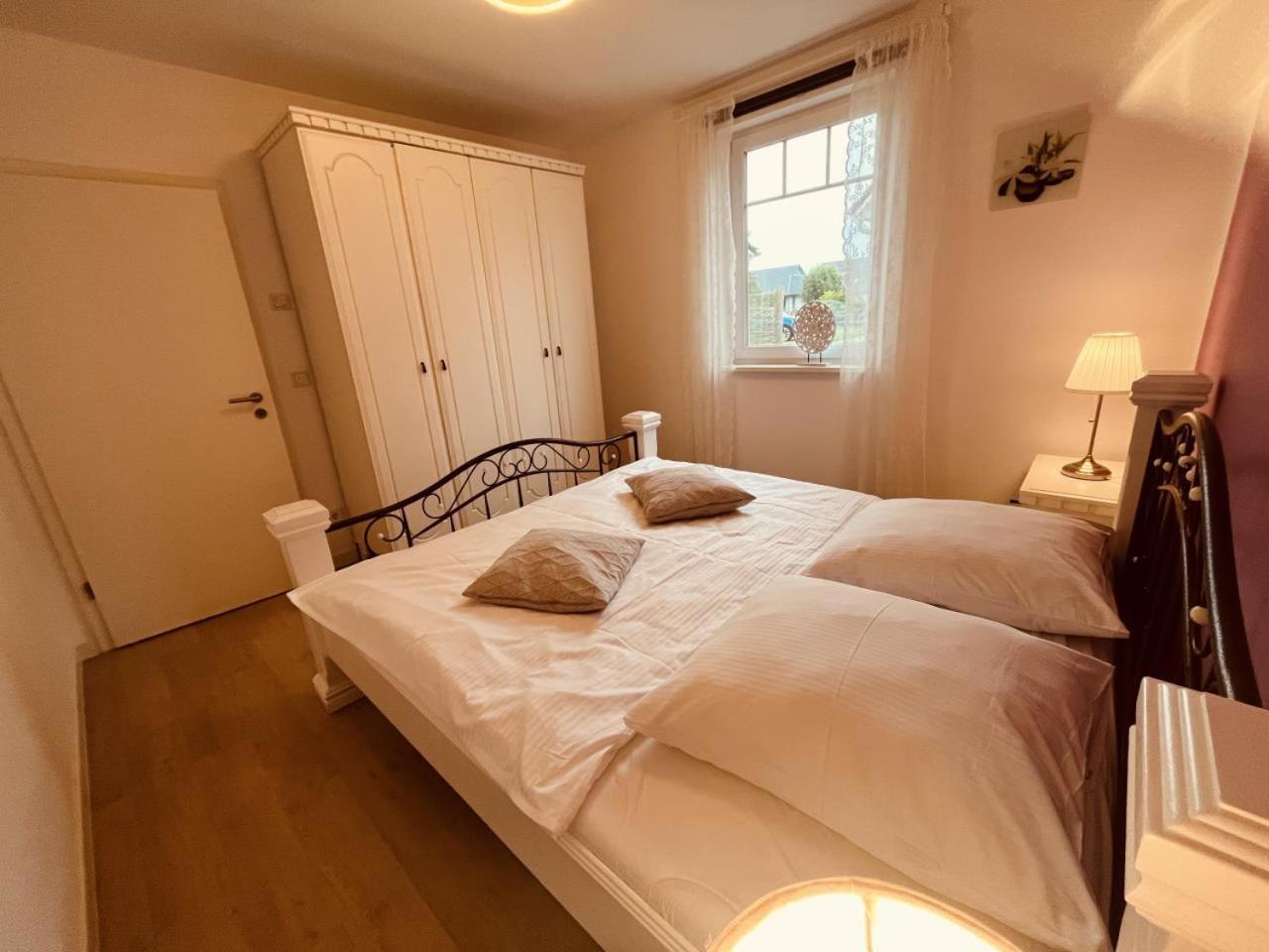 Ferienwohnung Asia In Born Esterno foto